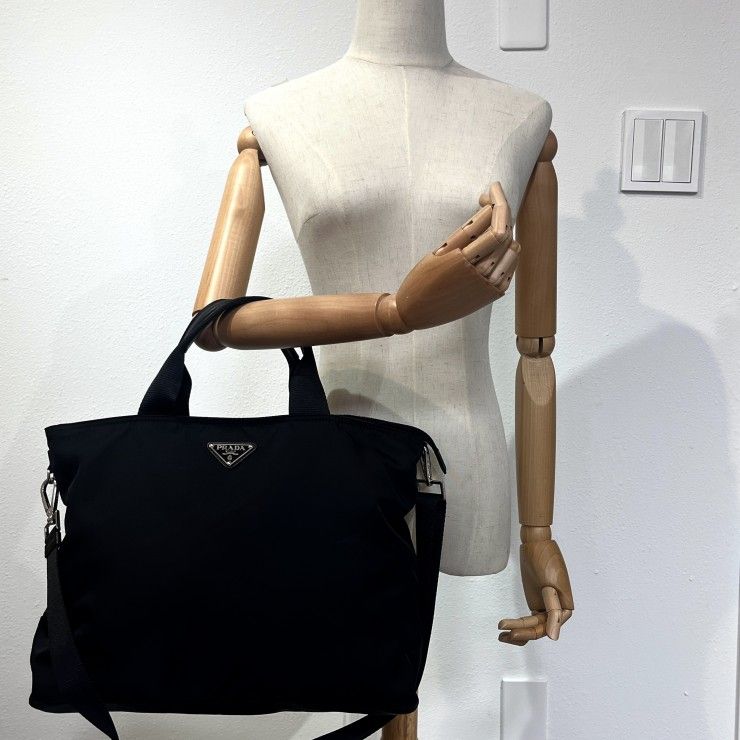 PRADA（プラダ） テスート ナイロン 2WAYトートバッグ ショルダーバッグ ブラック シルバー金具 レディース メンズ 【中古】
