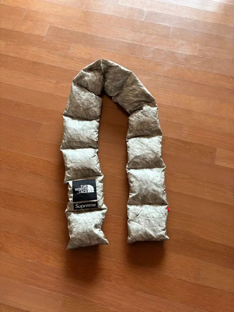 Supreme X North face paper print 700camo