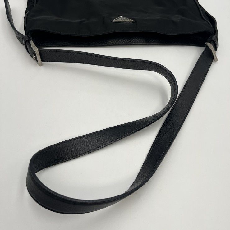 PRADA(プラダ)Tessuto ナイロン ショルダーバッグ ブラック レザー レディース メンズ ユニセックス イタリア製【中古】 PRADA(プラダ)Tessuto ナイロン ショルダーバッグ ブラック レザー レディース メンズ ユニセックス イタリア製【中古】