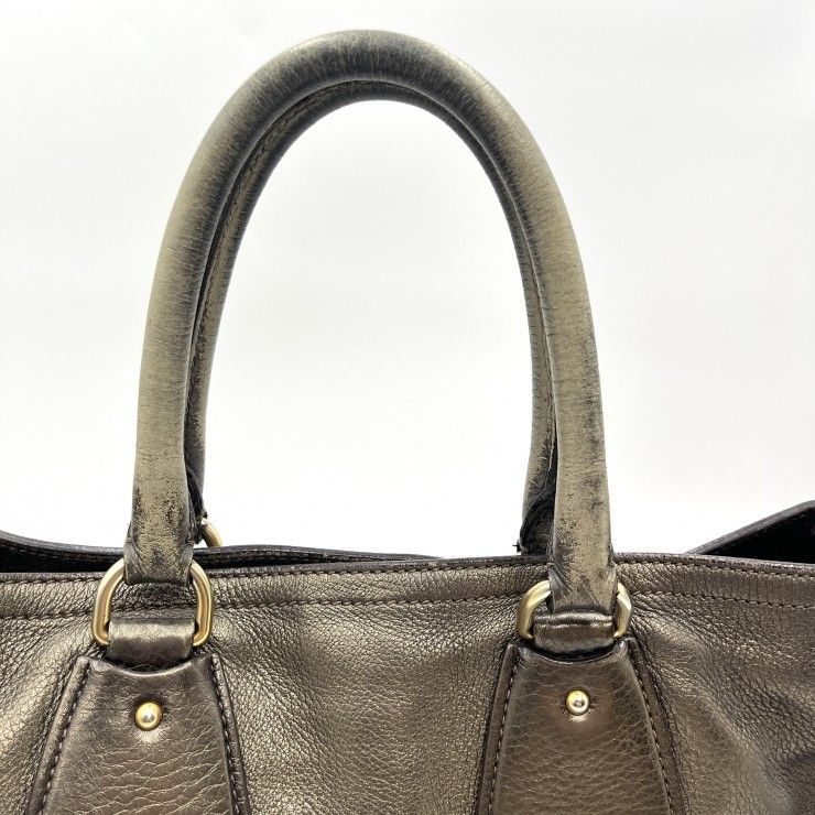PRADA(プラダ)ハンドバッグ トートバッグ ブロンズ レザー ゴールド金具 レディース イタリア製【中古】 PRADA(プラダ)ハンドバッグ トートバッグ ブロンズ レザー ゴールド金具 レディース イタリア製【中古】