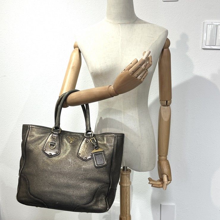 PRADA(プラダ)ハンドバッグ トートバッグ ブロンズ レザー ゴールド金具 レディース イタリア製【中古】 PRADA(プラダ)ハンドバッグ トートバッグ ブロンズ レザー ゴールド金具 レディース イタリア製【中古】