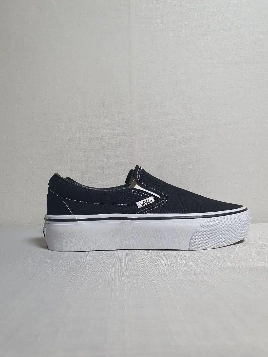 VANS Classic スリッポン フラットフォーム ブラック 235mm VANS Classic スリッポン フラットフォーム ブラック 235mm