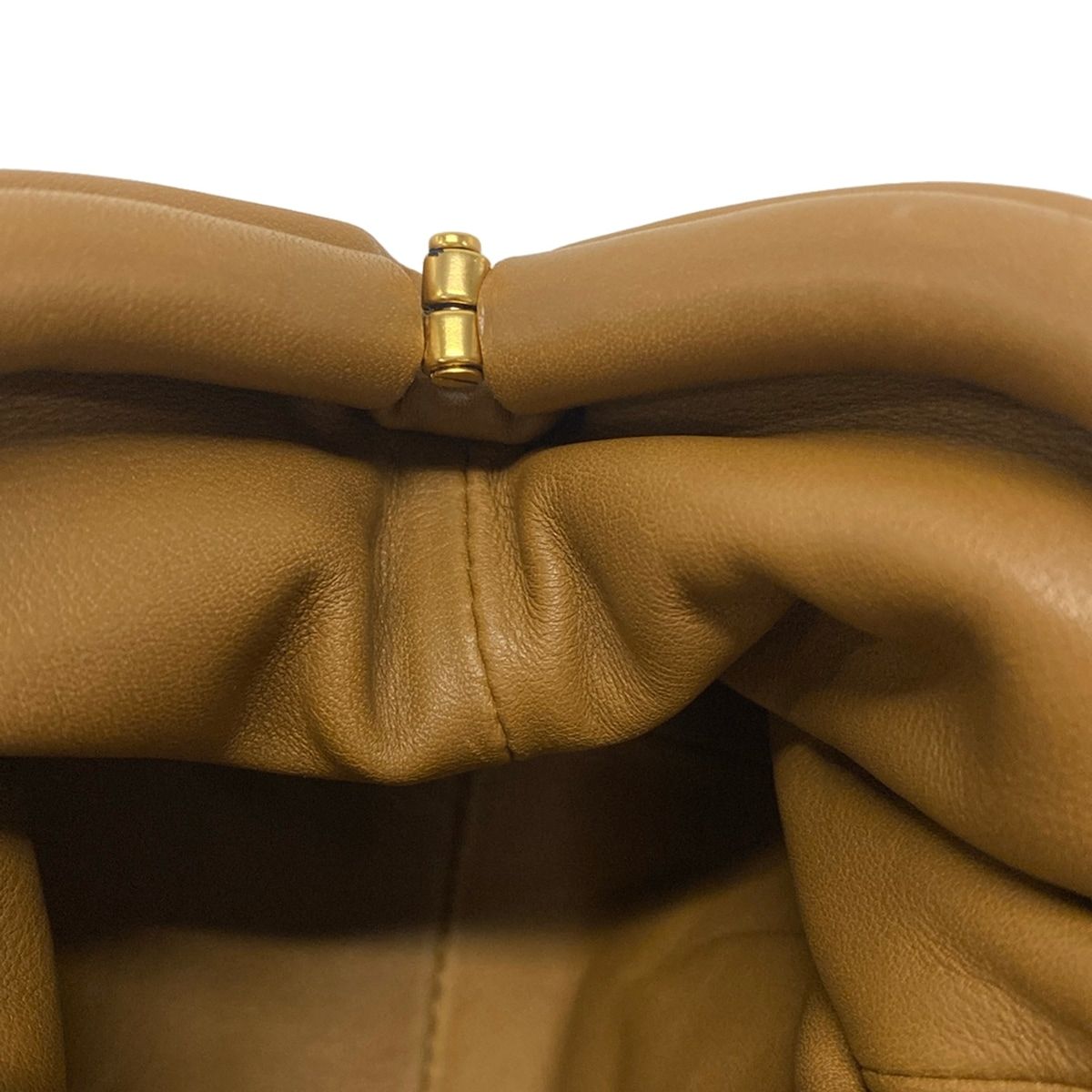 BOTTEGA VENETA(ボッテガヴェネタ) ショルダーバッグ ザ・ポーチ ライトブラウン レザー BOTTEGA VENETA(ボッテガヴェネタ) ショルダーバッグ ザ・ポーチ ライトブラウン レザー