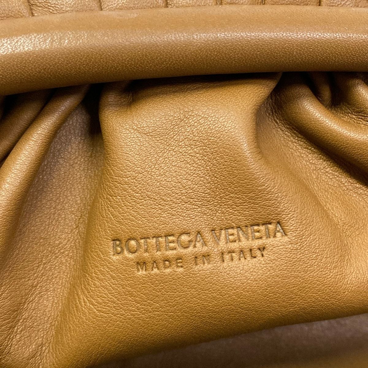 BOTTEGA VENETA(ボッテガヴェネタ) ショルダーバッグ ザ・ポーチ ライトブラウン レザー BOTTEGA VENETA(ボッテガヴェネタ) ショルダーバッグ ザ・ポーチ ライトブラウン レザー