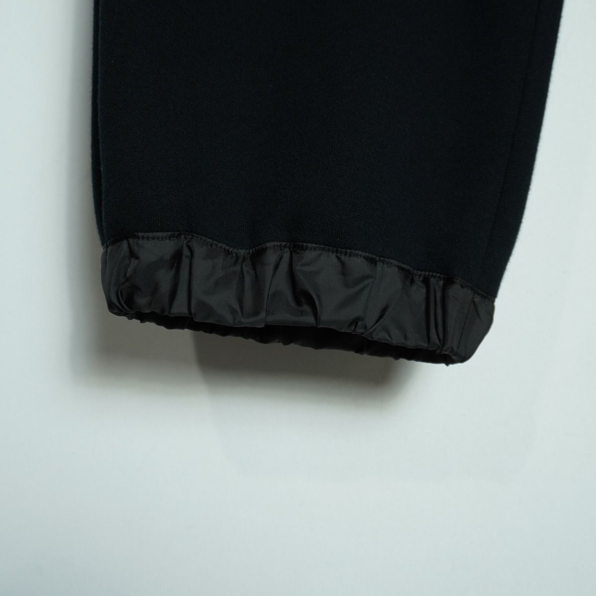 美品 26SS SACAI サカイ SCW-349 WOMEN Sponge Sweat Pants スポンジ スウェット パンツ レディース サイズ2 黒2689Q♪ 美品 26SS SACAI サカイ SCW-349 WOMEN Sponge Sweat Pants スポンジ スウェット パンツ レディース サイズ2 黒2689Q♪