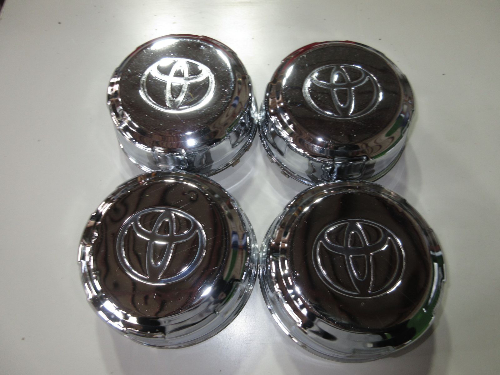 トヨタ純正　センタキャップ　メッキ　4個セット　TRH226S　ハイエース