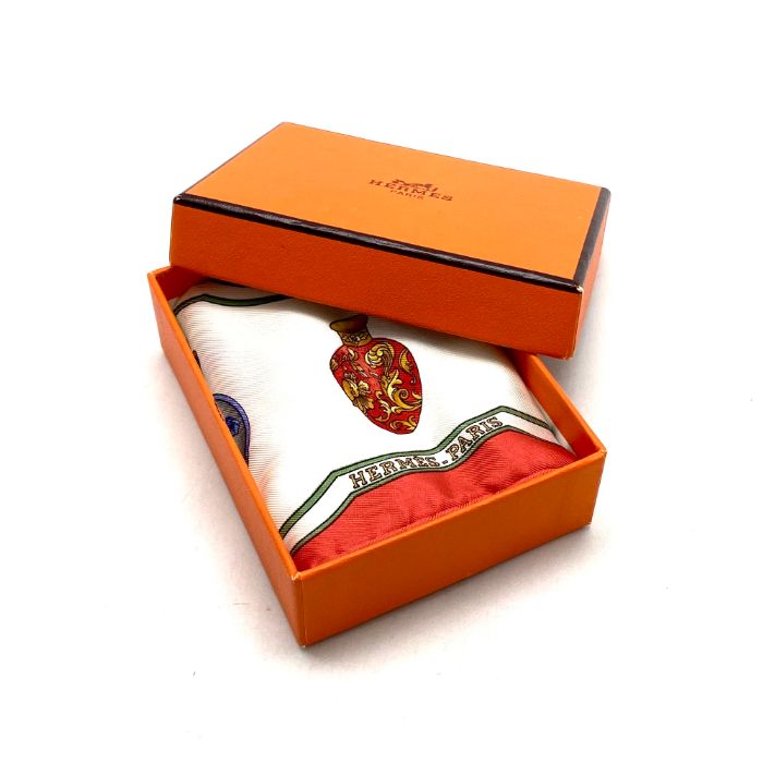 【中古】良品 HERMES エルメス 香水柄 シルク カレ40 fY12262N
