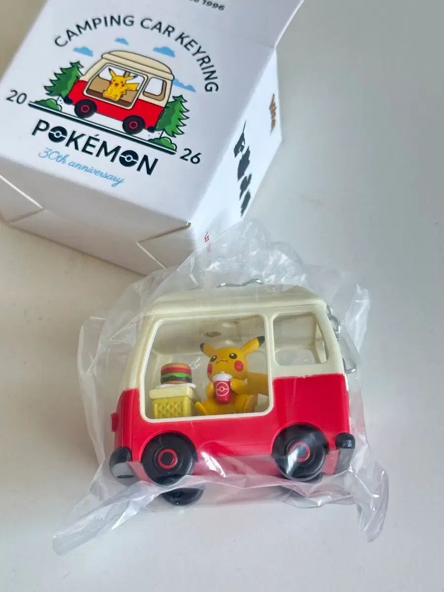 ロッテリア ピカチュウ キャンピングカー キーホルダー ポケモン 30周年 韓国 限定モデル