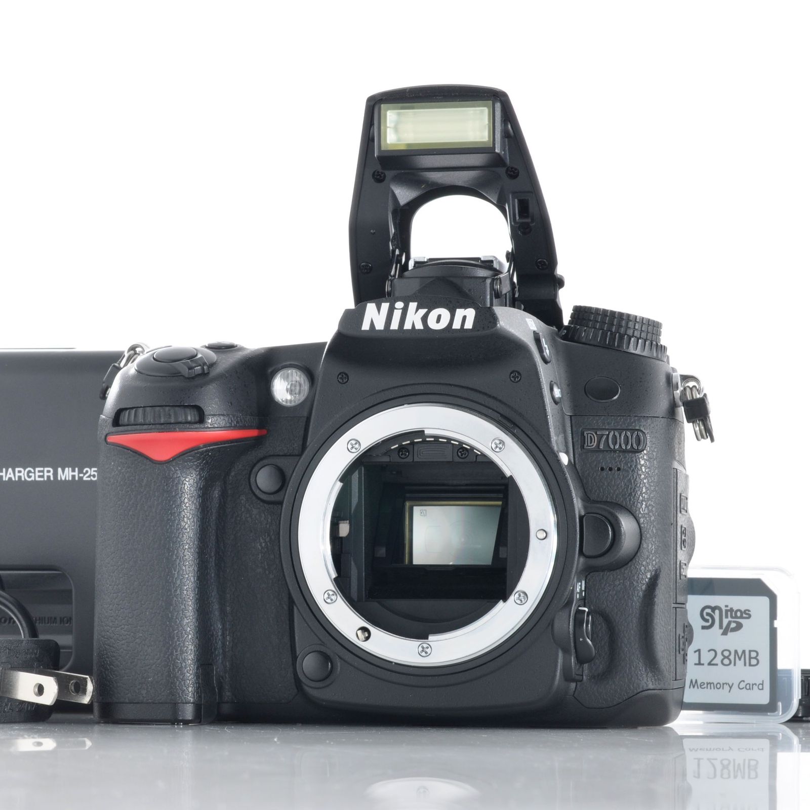 撮影枚数7,889枚【ニコン】Nikon D7000 デジタル一眼 + バッテリー付き #T297 26,134円