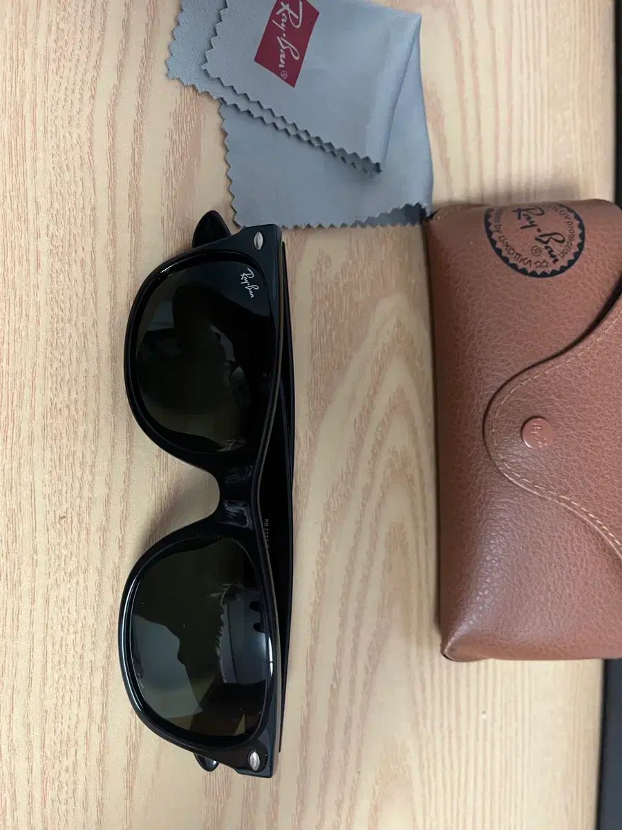 Ray-Ban (レイバン) RB2132 F 52サイズ ブラック サングラス