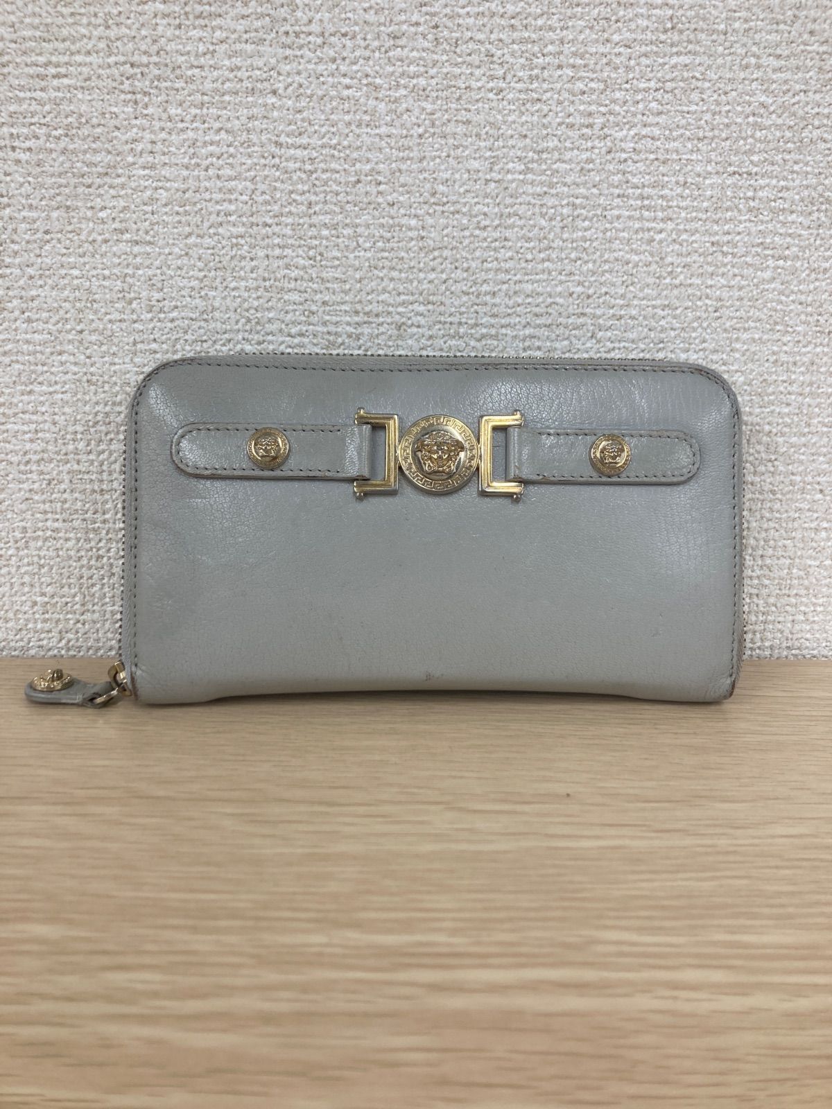 ￥３　VERSACE ヴェルサーチェ グレー 灰色 長財布 汚れあり【財布】【1】