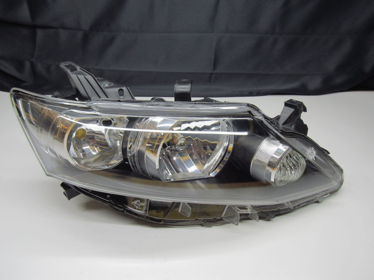トヨタ 260 アリオン 中期 純正 右 ヘッドライト ZRT260 ハロゲン Koito 20-451 T26