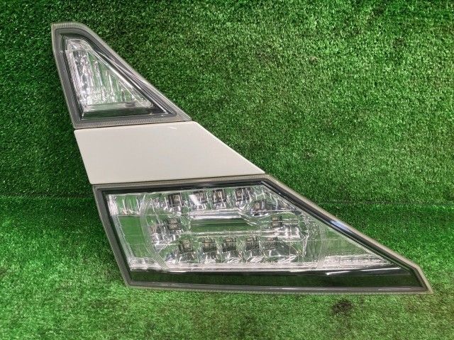 ヴェルファイア GGH25W 左フィニッシャーパネル 3.5Z 4WD 8人 コイト 58-35 81590-58150 070