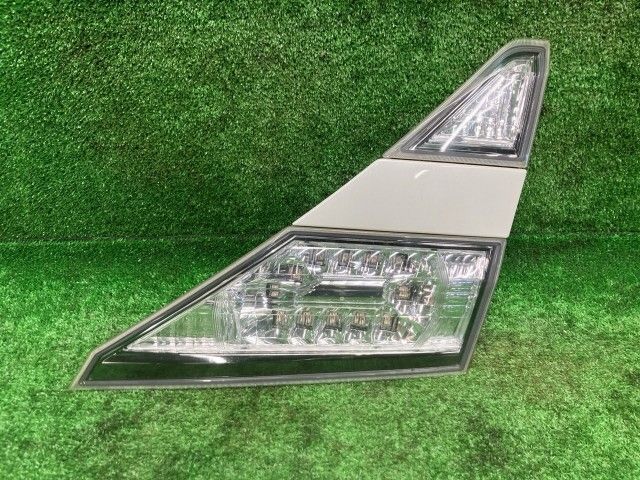 ヴェルファイア GGH25W 右フィニッシャーパネル 3.5Z 4WD 8人 コイト 58-35 81580-58150 070