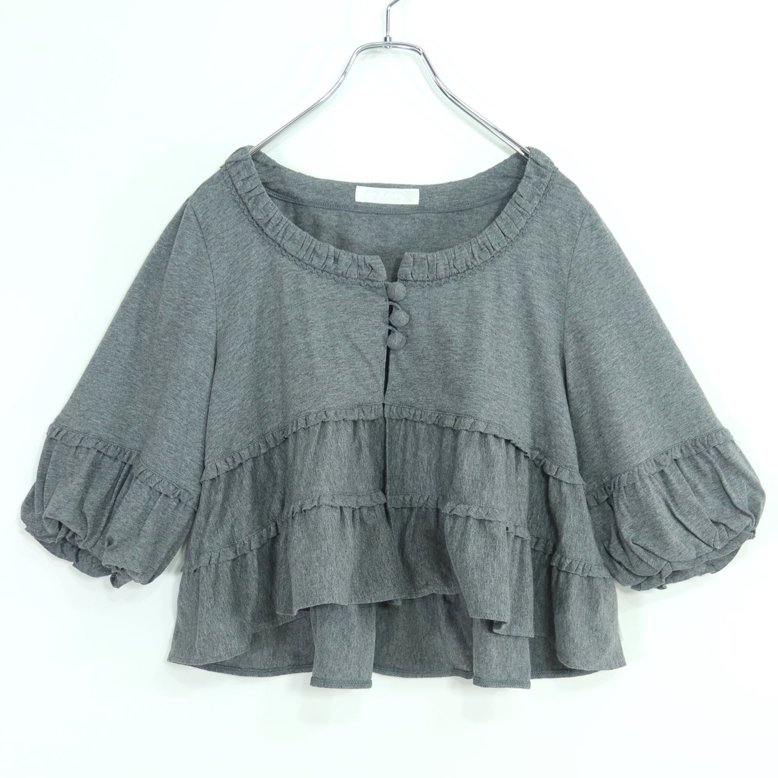 【美品】ピンクハウス★肌触りのいいフリル付きトップス♪くるみボタン ショート丈カーディガン グレー系 z19647