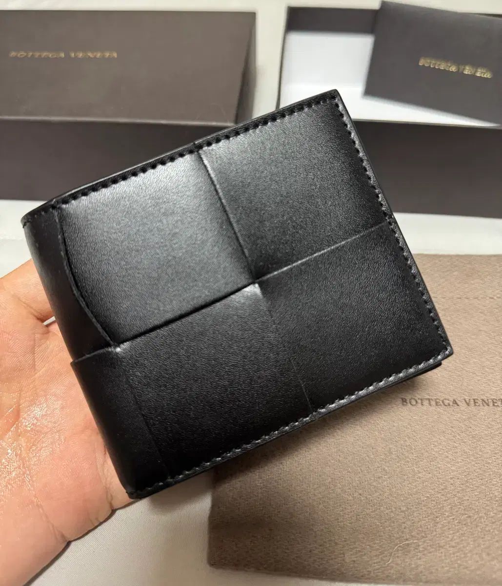 3月 26日 65万 購入 / 状態良し Bottega Veneta ボッテガヴェネタ 二つ折り財布