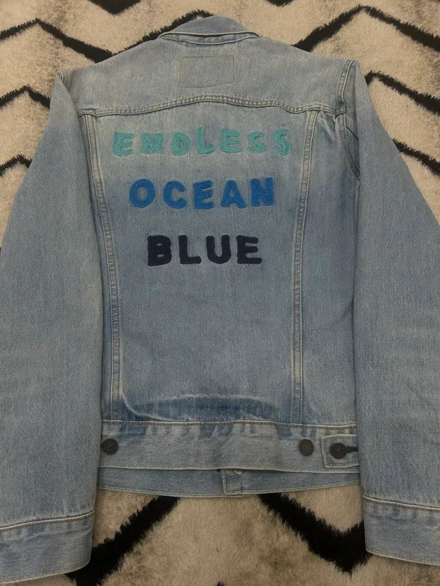 M リーバイス Endless Ocean Blue 刺繍デニム トラッカージャケット