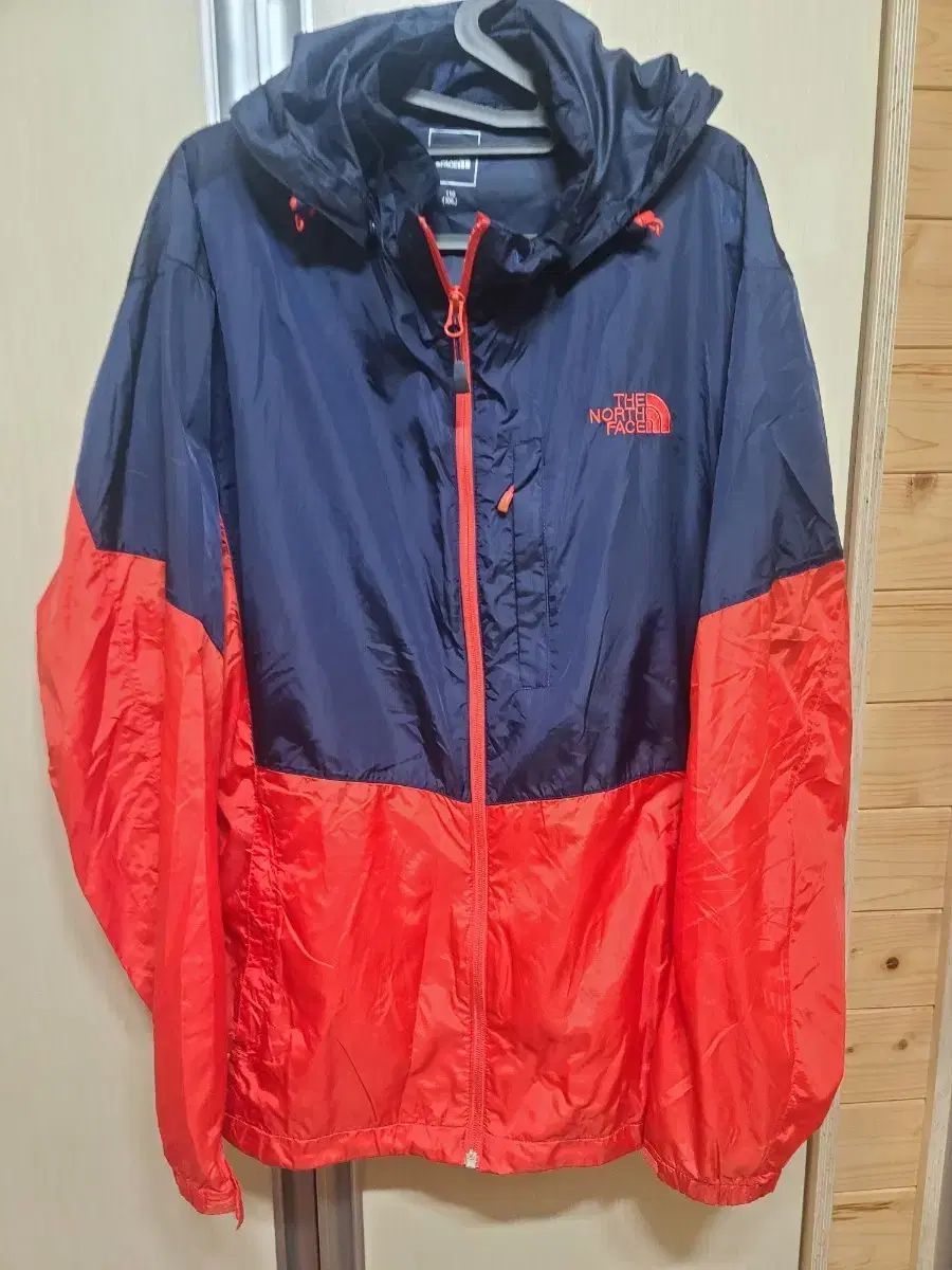 THE NORTH FACE ザノースフェイス ウィンドブレーカー ネイビー/レッド 110:傷なし最高です