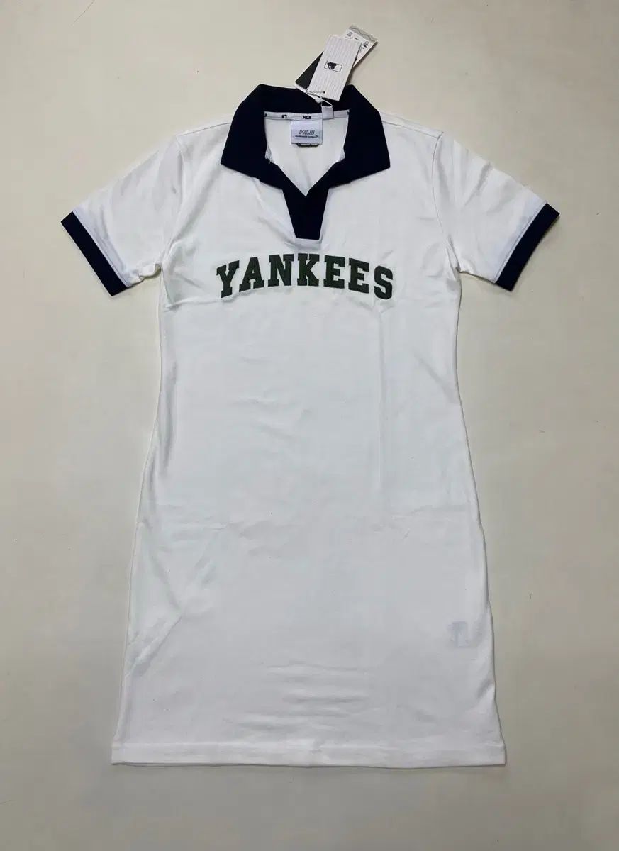 MLB ニューヨーク・ヤンキース KARA（カラ） ONE PIECE S(90) M(95)