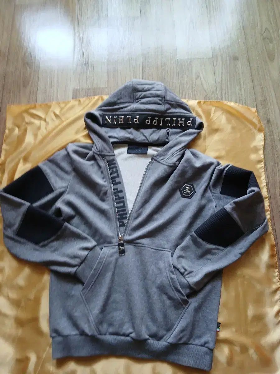 PHILIPP PLEIN(フィリッププレイン) グレー フードジップアップ