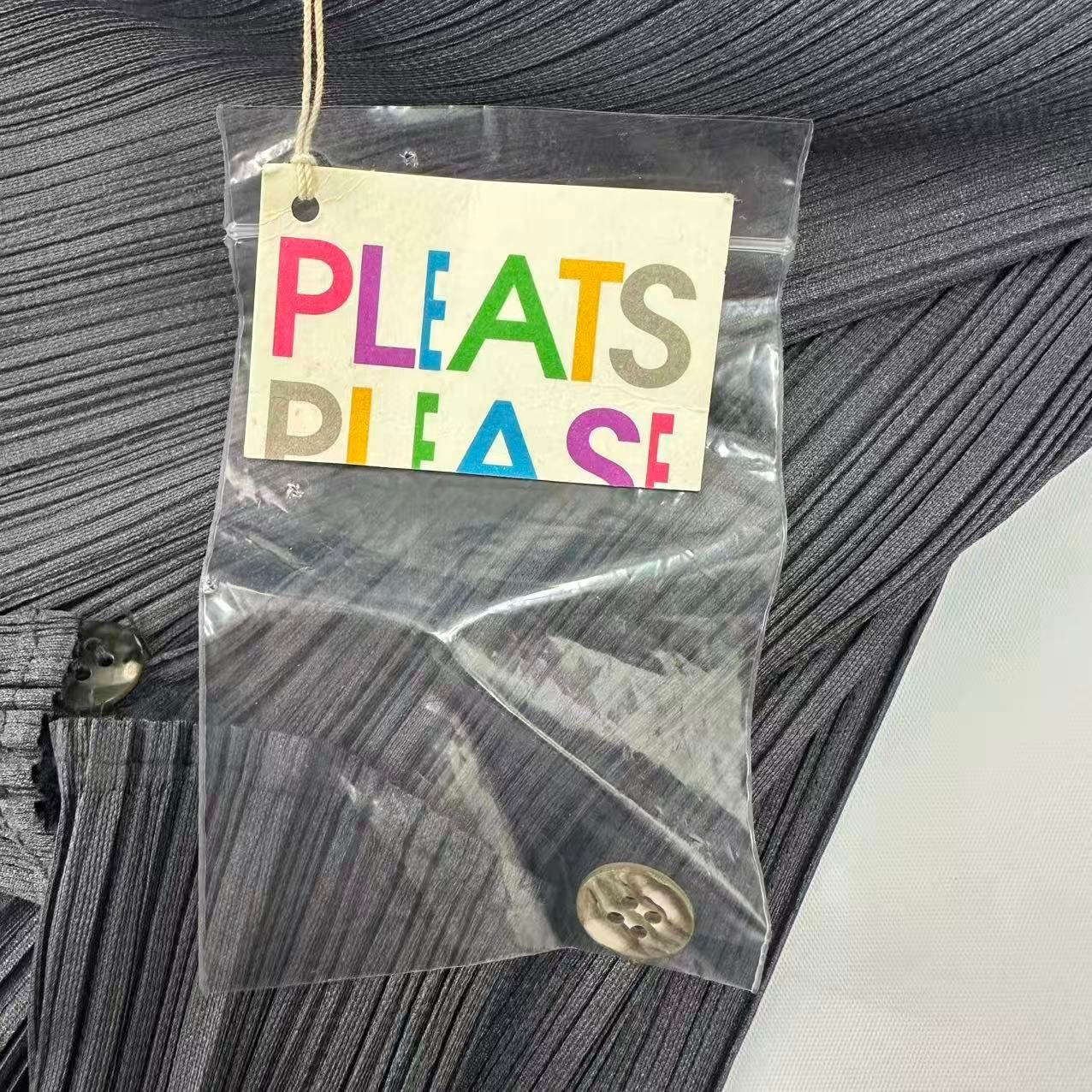 未使用品 ISSEY MIYAKE イッセイミヤケ PLEATS PLEASE プリーツ