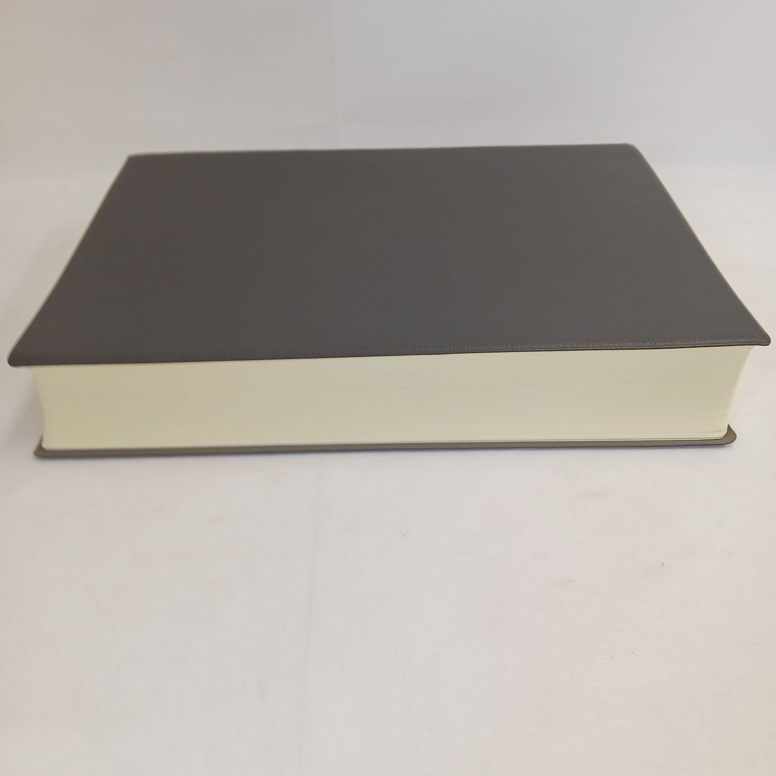 【中古書籍】光・電子機能有機材料ハンドブック　発行元　朝倉書店　発行年　1997年10月15日　定価40000円　専門書　技術書　資料