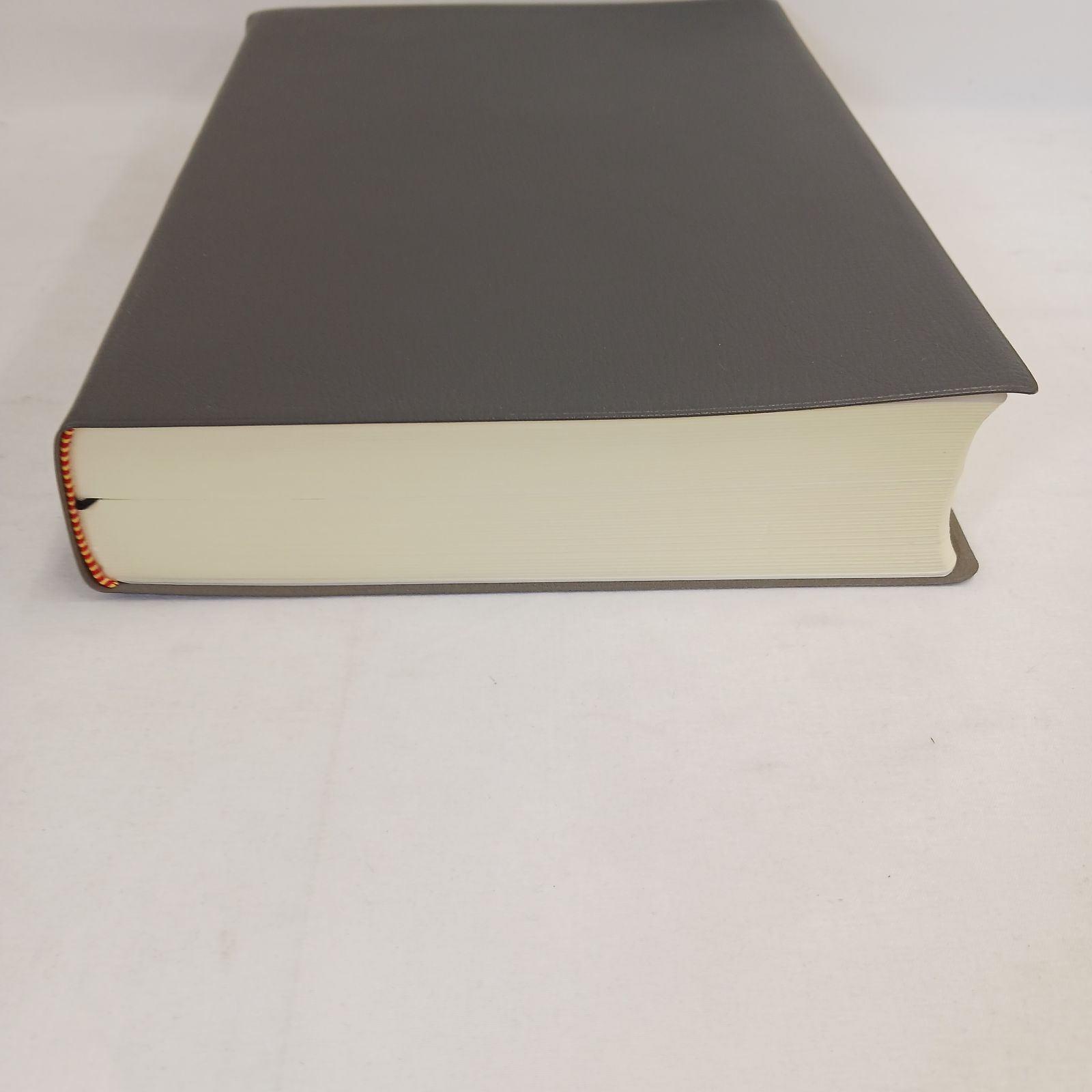 【中古書籍】光・電子機能有機材料ハンドブック　発行元　朝倉書店　発行年　1997年10月15日　定価40000円　専門書　技術書　資料