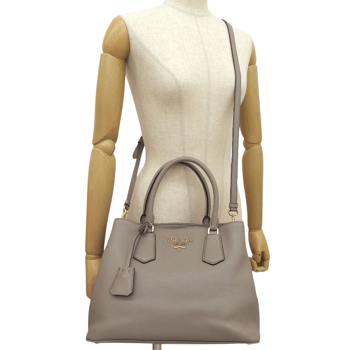 PRADA(プラダ) 2WAY ハンドバッグ ハンドバッグ ショルダー 肩掛け 斜め掛け レザー グレージュ グレー ゴールド金具 レディース 40802189643【中古】【アラモード】 PRADA(プラダ) 2WAY ハンドバッグ ハンドバッグ ショルダー 肩掛け 斜め掛け レザー グレージュ グレー ゴールド金具 レディース 40802189643【中古】【アラモード】