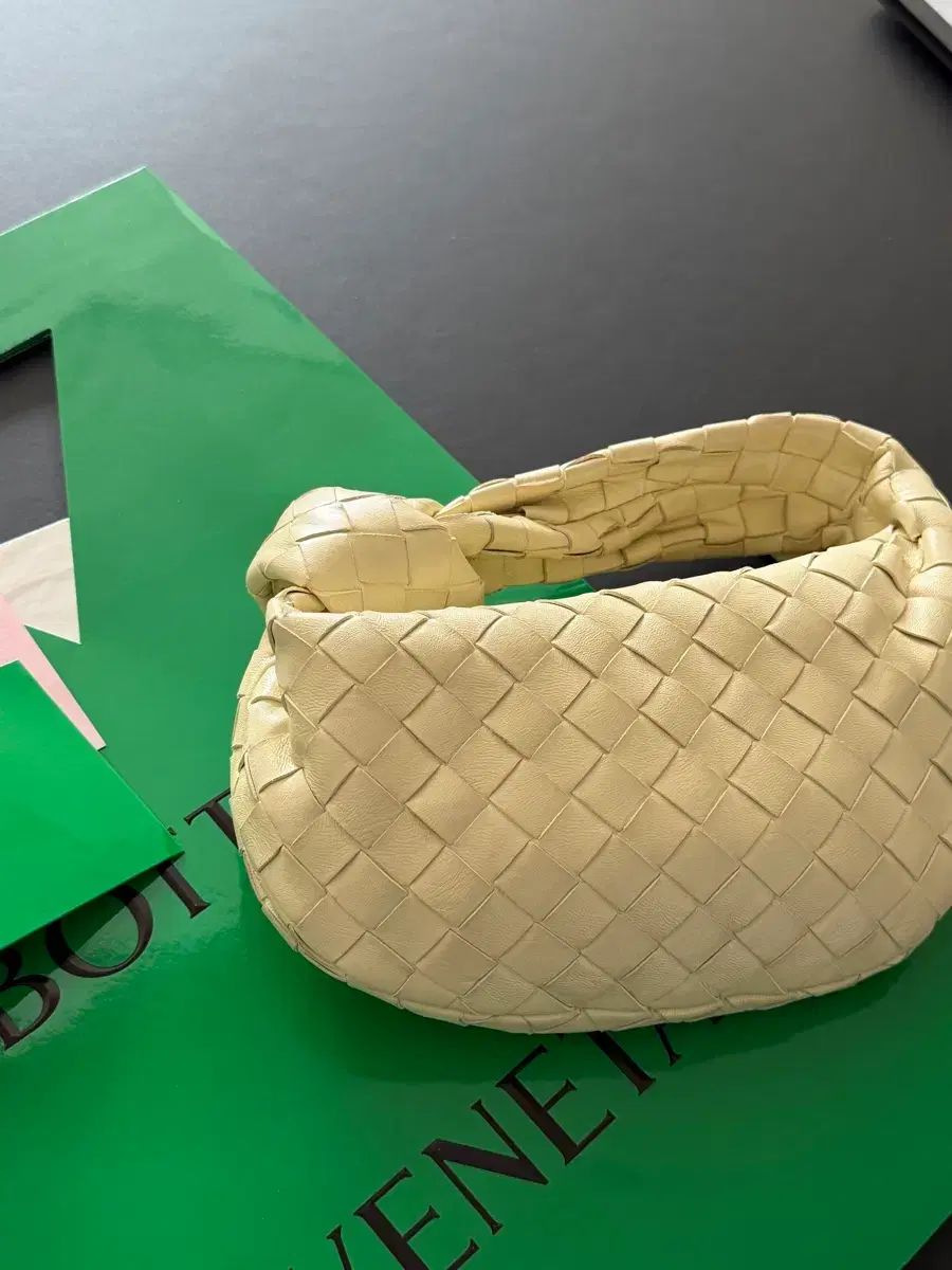 BOTTEGA VENETA ボッテガ・ヴェネタ ジョディバッグ ミニ レモン色 BOTTEGA VENETA ボッテガ・ヴェネタ ジョディバッグ ミニ レモン色