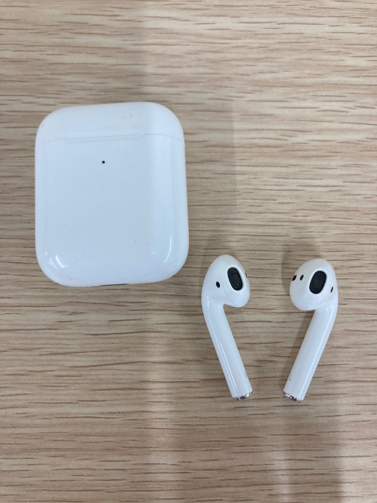 ＃２【通電動作未確認】AirPods 第2世代 A2031 本体 充電ケース ワイヤレスイヤホン イヤホン ホワイト 白【その他】【1】