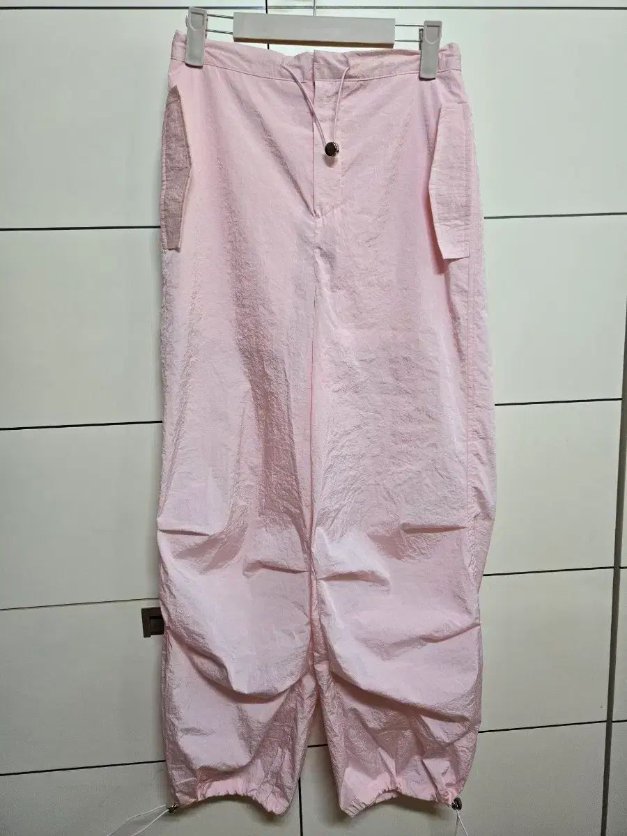 CLUEトゥ(クルートゥ) パラシュート いちごミルク シャカシャカ素材 パンツ