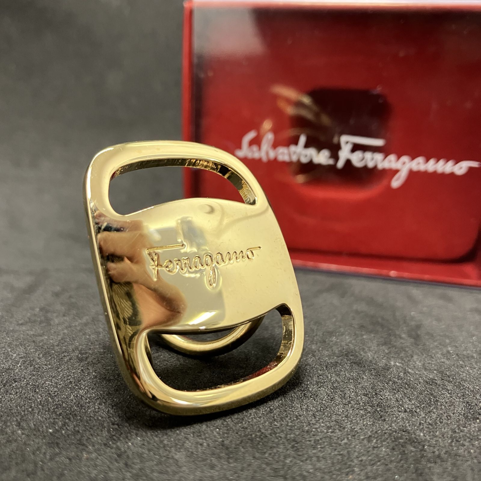 Salvatore Ferragamo フェラガモ スカーフリング ヴァラ ゴールド系