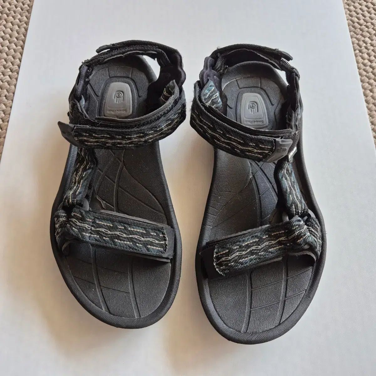 TEVA(テバ) ブラック ストラップ サンダル