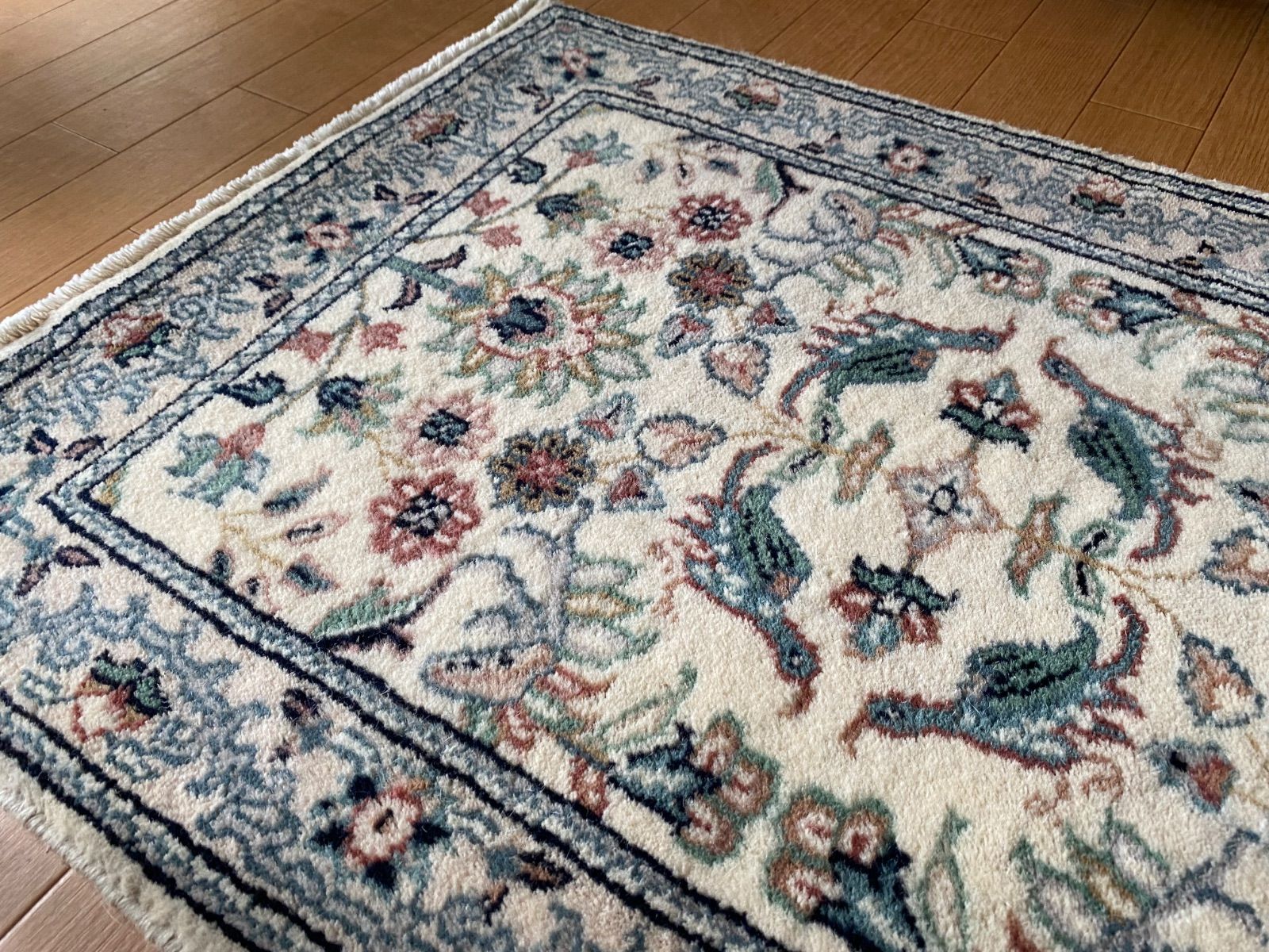 鳥とお花がとても可愛いヴィンテージほぼ未使用ペルシャ絨毯/ナイン産