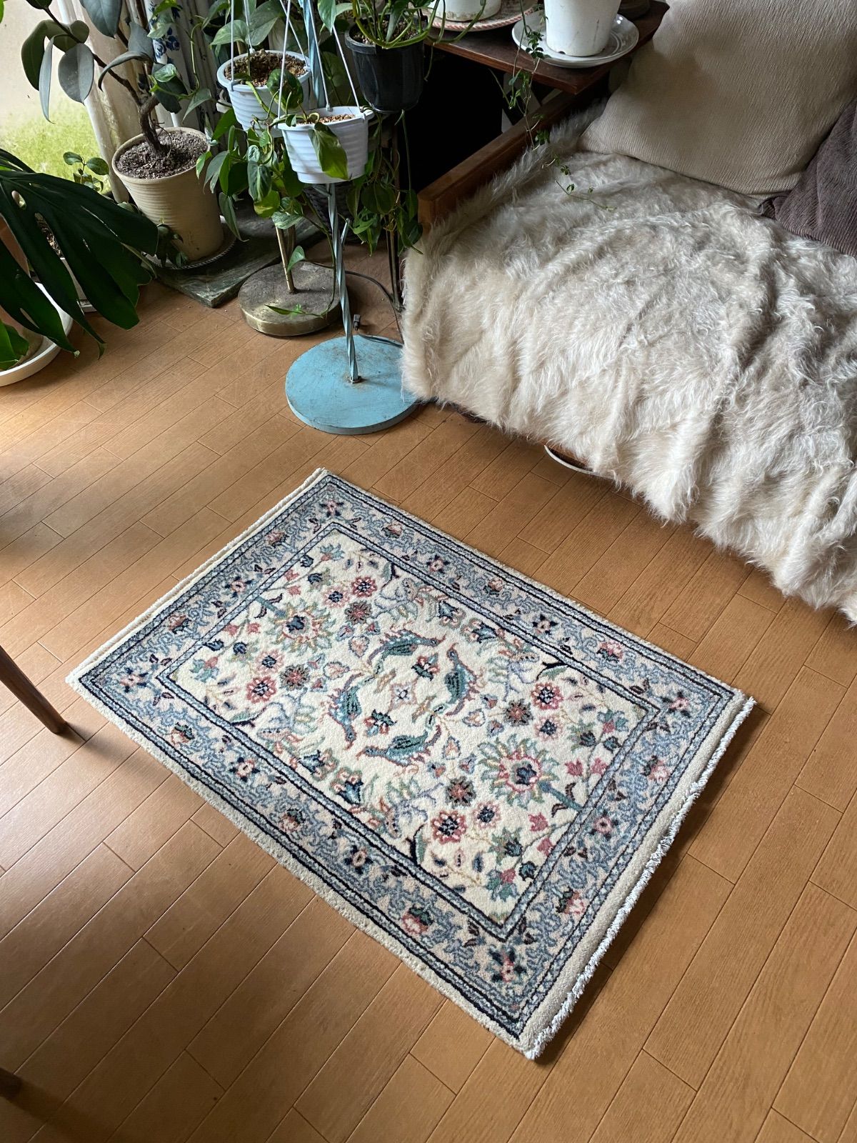 鳥とお花がとても可愛いヴィンテージほぼ未使用ペルシャ絨毯/ナイン産