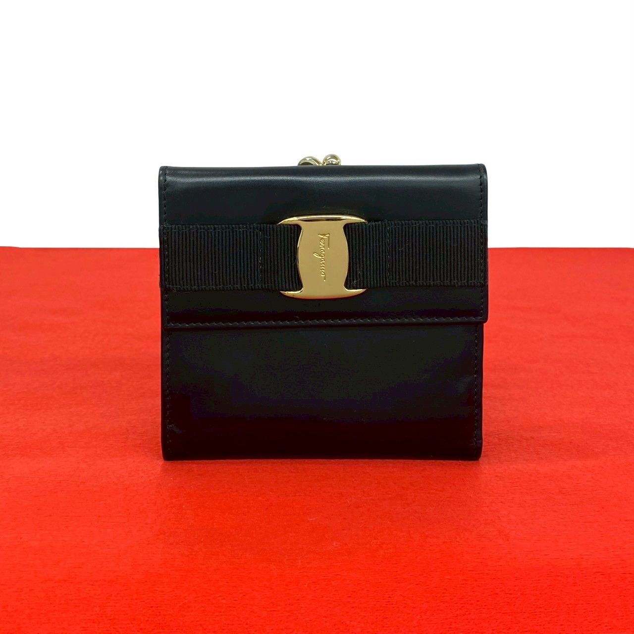 極 美品 Salvatore Ferragamo サルヴァトーレフェラガモ ヴァラリボン 金具 レザー 本革 三つ折り 財布 ウォレット ブラック 39124