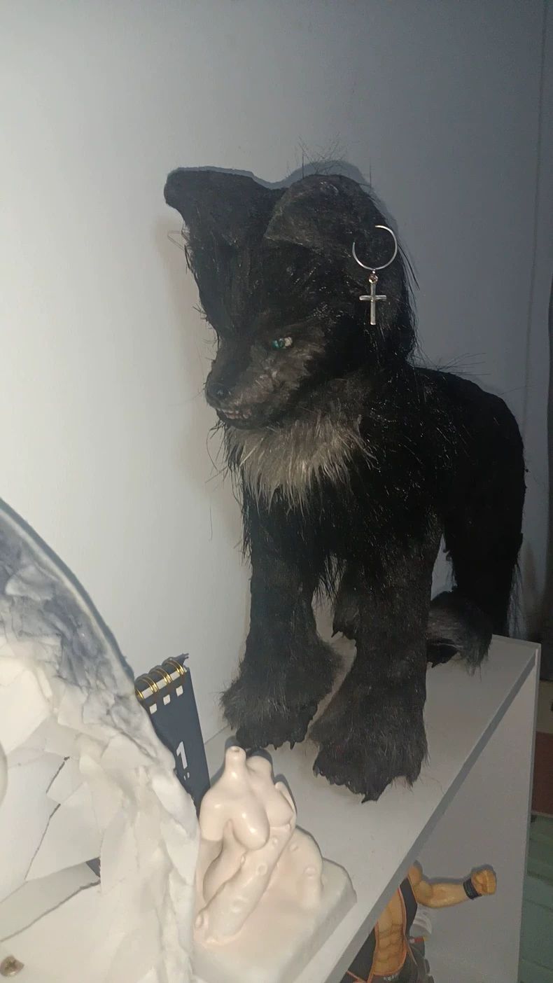 獣装ぬいぐるみ 黒狼 オオカミ 関節可動 アートドール 写実系 ハンドメイド ケモノ ファーソナ ファースーツ 獣人 ふわふわ もふもふ ぬい コレクション フィギュア ウルフ