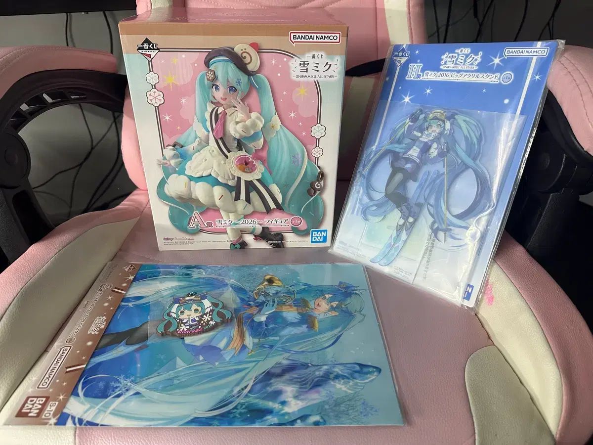 初音 ミク & 下位 のセットで出品