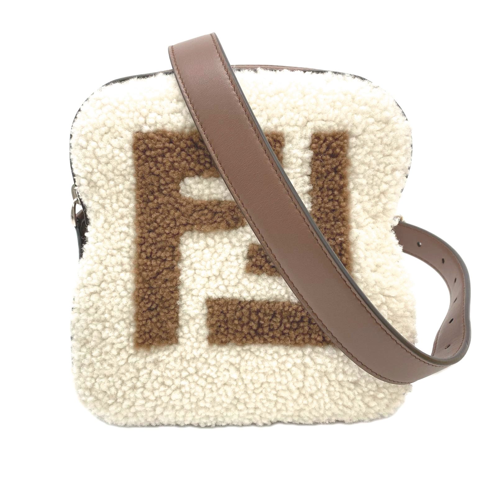 ★3日以内返品可★ 極美品 FENDI フェンディ FFロゴ トースト型 ホワイト シアリング 7AS311 2wayショルダーバッグ ホワイト ブラウン カーフレザー ムートン レディース ☆3日以内返品可☆ 極美品 FENDI フェンディ FFロゴ トースト型