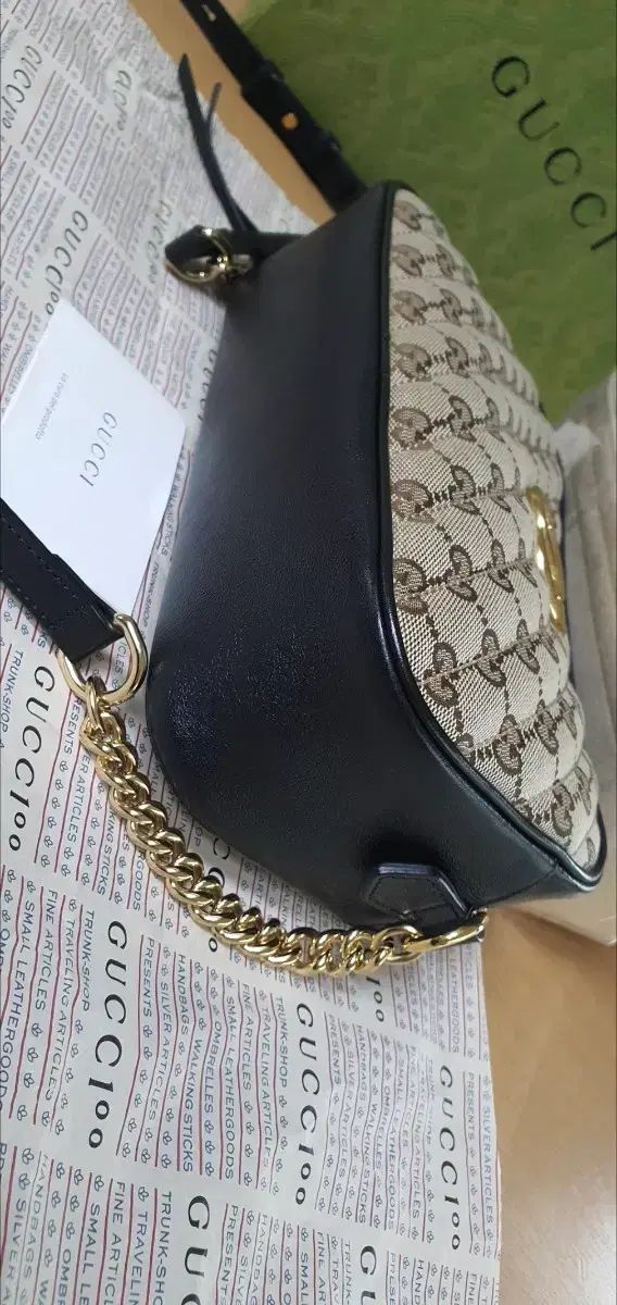 グッチ マーモント クロスバック/ショルダーバック ほぼ新品 正規品 (鑑定O) グッチ マーモント クロスバック/ショルダーバック ほぼ新品 正規品 (鑑定O)