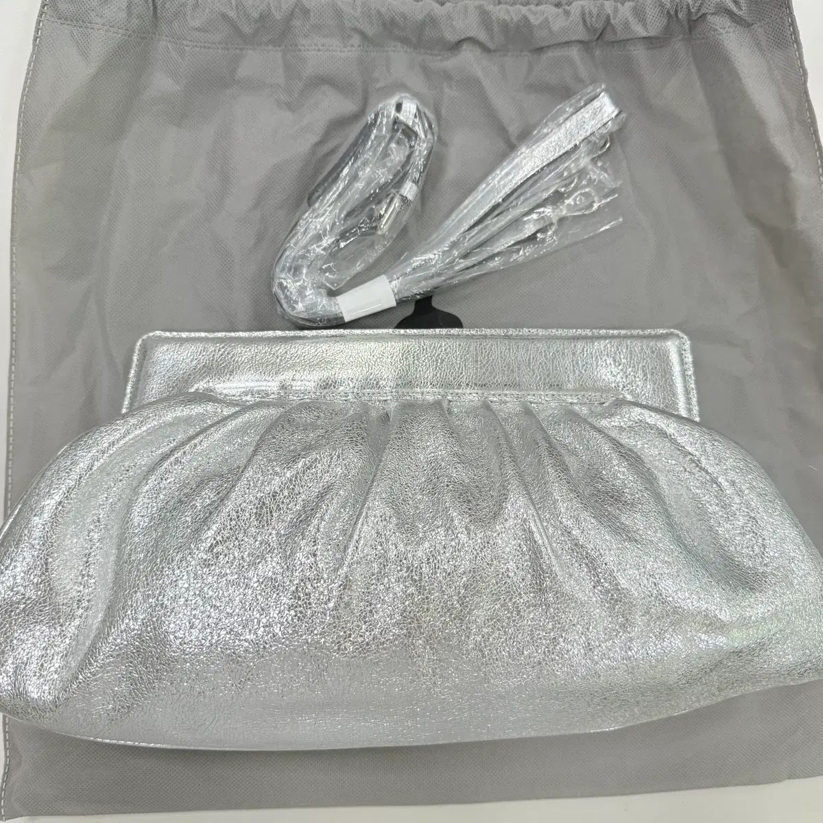 新商品 (未使用ROOKIE-BUD シルバー クラッチ & ショルダーバッグ / 2WAY