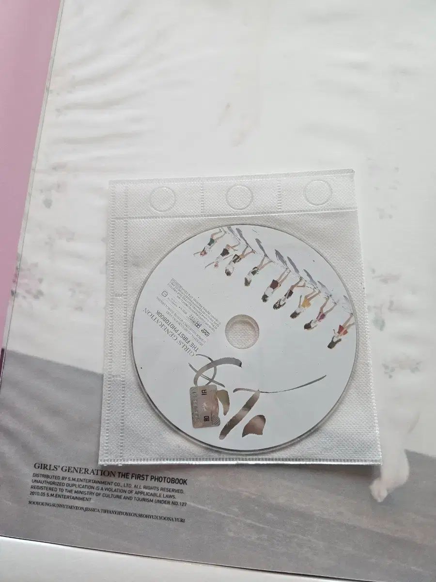 GIRLS' GENERATION(少女時代・SNSD) 写真集 (アジアツアーDVD) + グッズ GIRLS' GENERATION(少女時代・SNSD) 写真集 (アジアツアーDVD) + グッズ