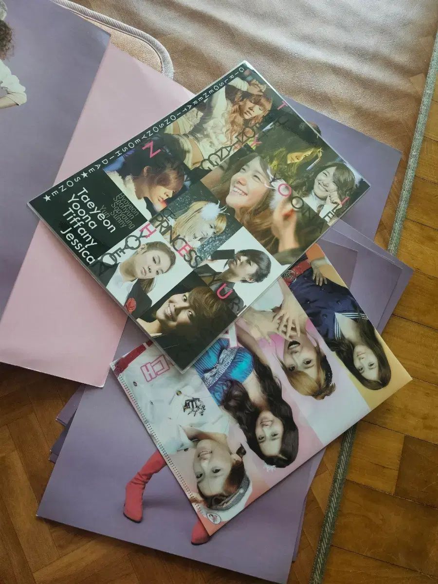 GIRLS' GENERATION(少女時代・SNSD) 写真集 (アジアツアーDVD) + グッズ GIRLS' GENERATION(少女時代・SNSD) 写真集 (アジアツアーDVD) + グッズ