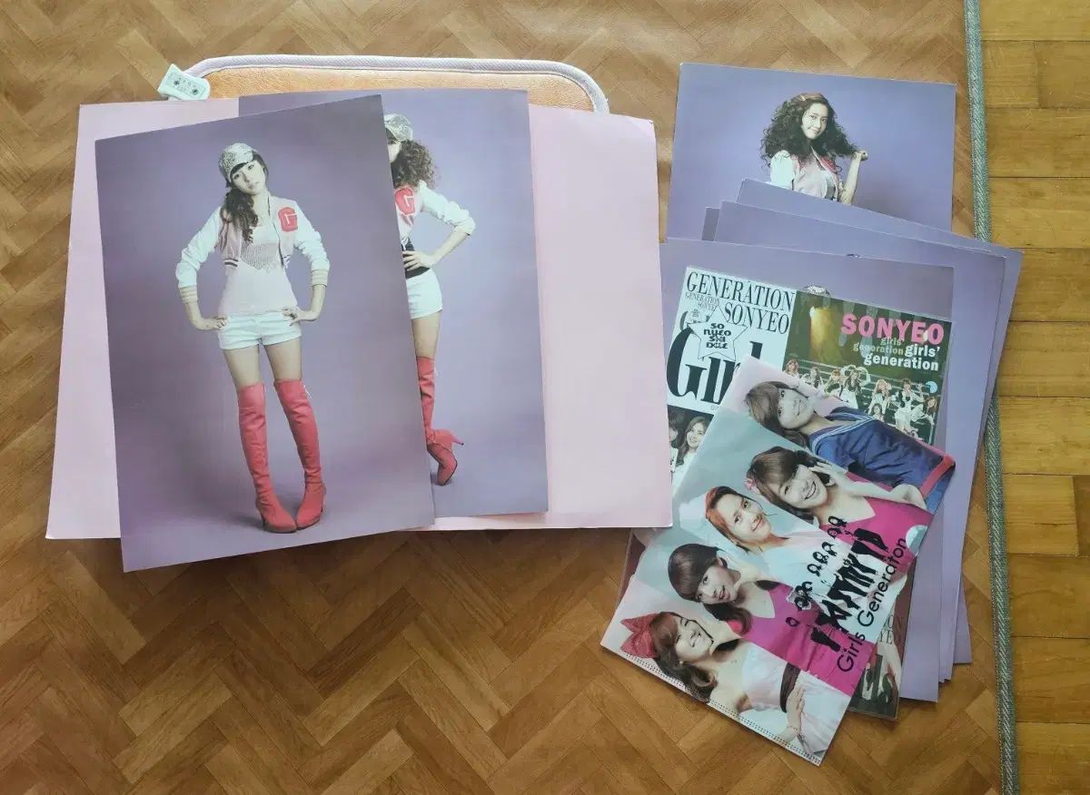 GIRLS' GENERATION(少女時代・SNSD) 写真集 (アジアツアーDVD) + グッズ GIRLS' GENERATION(少女時代・SNSD) 写真集 (アジアツアーDVD) + グッズ