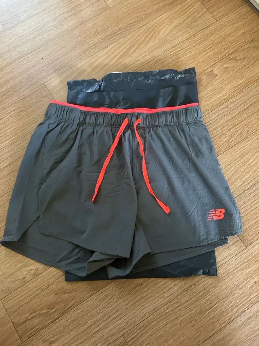 New Balance ランニング ショーツ 出品