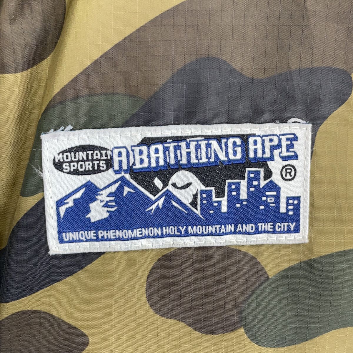 A BATHING APE アベイシングエイプ ブラック×オリーブドラブカラー エイプカモ リバーシブル ダウンベスト A BATHING APE アベイシングエイプ ブラック×オリーブドラブカラー エイプカモ リバーシブル ダウンベスト