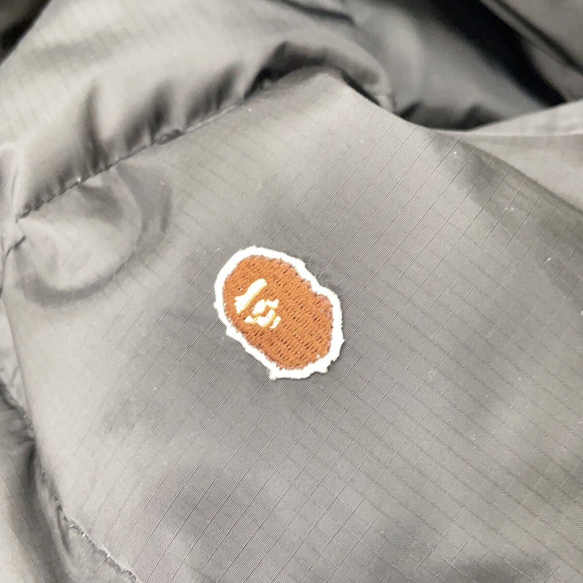 A BATHING APE アベイシングエイプ ブラック×オリーブドラブカラー エイプカモ リバーシブル ダウンベスト A BATHING APE アベイシングエイプ ブラック×オリーブドラブカラー エイプカモ リバーシブル ダウンベスト