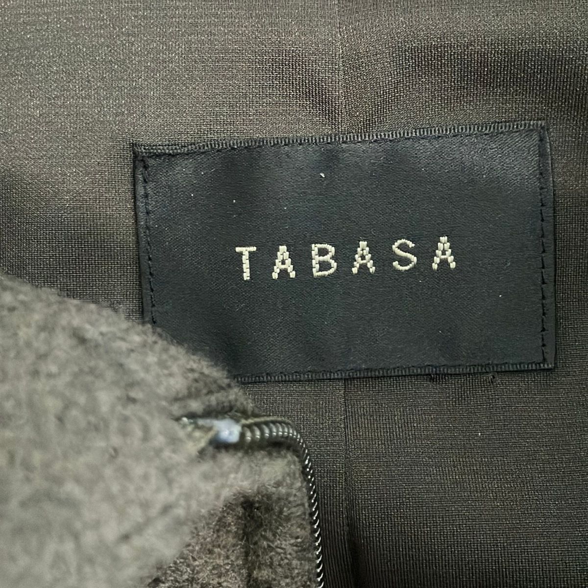 TABASA(タバサ) コート レディース美品 - ダークブラウン 長袖/ジップアップ/冬 TABASA(タバサ) コート レディース美品 - ダークブラウン 長袖/ジップアップ/冬