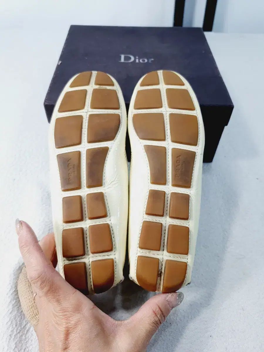 PRADA プラダ ローファー ドライビング シューズ エナメル ベージュ 35 PRADA プラダ ローファー ドライビング シューズ エナメル ベージュ 35