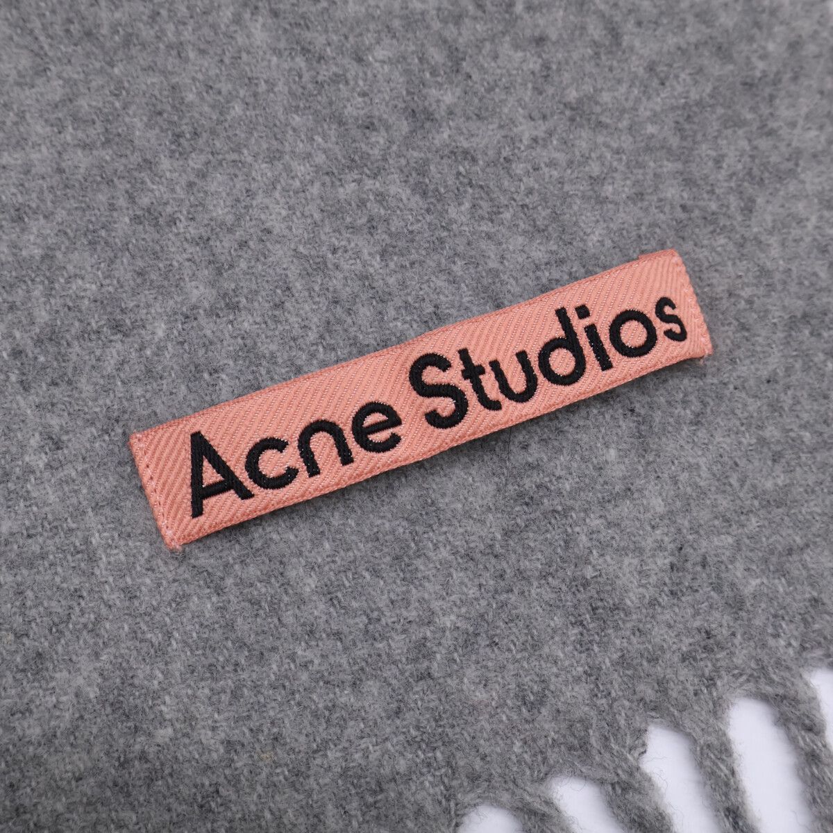 ACNE STUDIOS アクネ ストゥディオズ CA0102 フリンジ ウール スカーフ 200 x 70 cm ACNE STUDIOS アクネ ストゥディオズ CA0102 フリンジ ウール スカーフ 200 x 70 cm